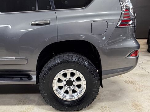 Used 2014 Lexus GX 460 w/ Premium Package AWD/4WD image 18