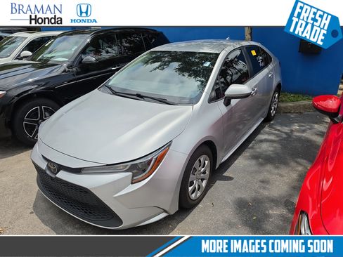Used 2021 Toyota Corolla LE FWD image 1