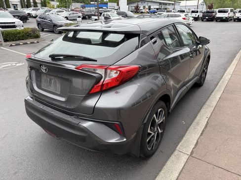 Used 2018 Toyota C-HR XLE FWD image 5