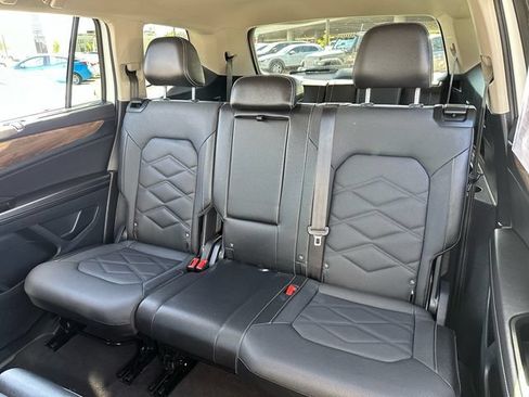 Used 2025 Volkswagen Atlas SE AWD/4WD image 24