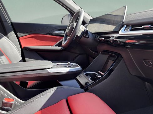 Certified 2025 BMW X2 xDrive28i image 25