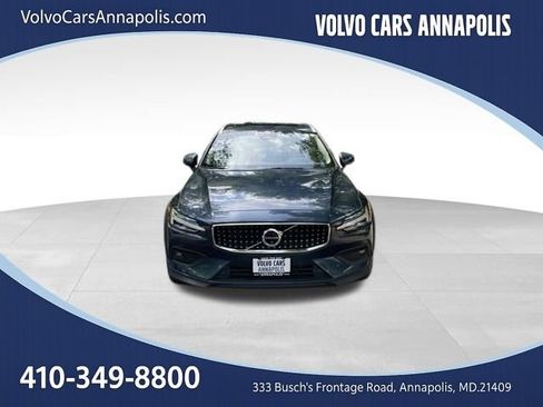 Certified 2025 Volvo V60 B5 Cross Country Plus AWD/4WD image 3