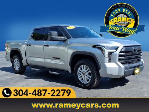 Used 2022 Toyota Tundra SR5 w/ SR5 Convenience Package AWD/4WD image 1