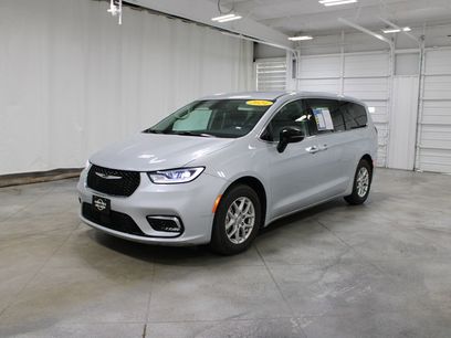 Used 2024 Chrysler Pacifica Touring-L