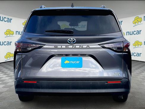 Used 2024 Toyota Sienna XLE image 5
