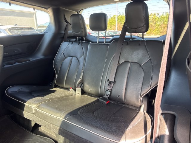 Used 2020 Chrysler Pacifica Limited w/ Advanced Safetytec Group FWD image 12