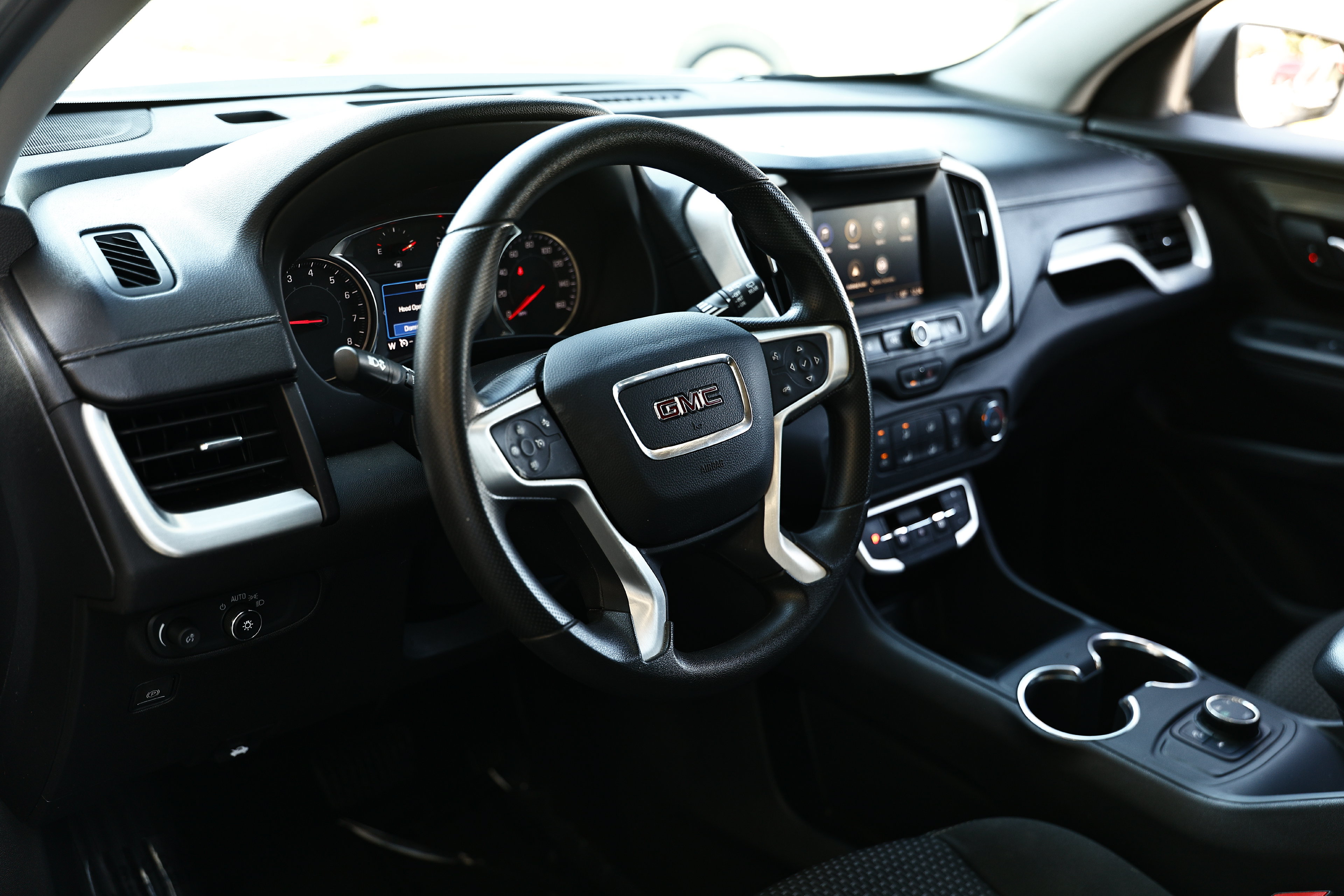Used 2024 GMC Terrain SLE AWD/4WD image 18