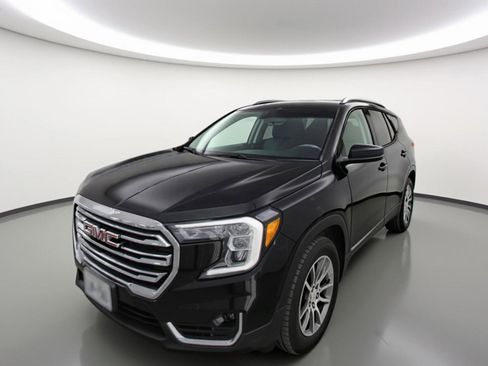 Used 2024 GMC Terrain SLT image 3
