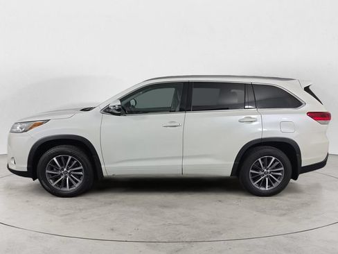 Used 2018 Toyota Highlander XLE AWD/4WD image 2