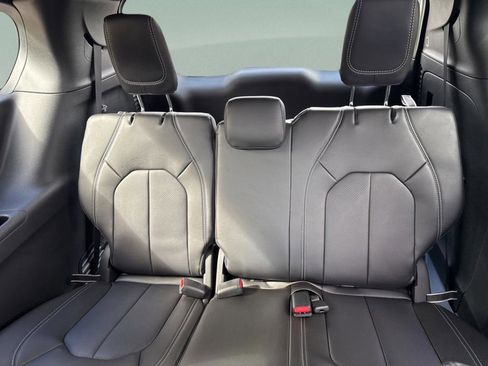 New 2026 Chrysler Pacifica Select w/ S Appearance Package image 11