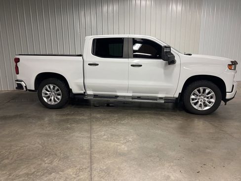 Used 2020 Chevrolet Silverado 1500 Custom w/ Custom Max Trailering Package image 2