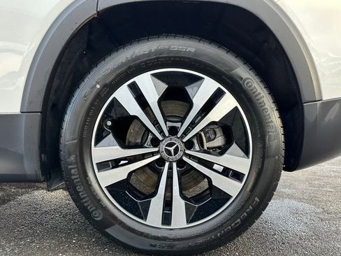 Used 2026 Mercedes-Benz GLB 250 4MATIC image 11