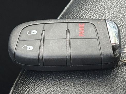 Used 2025 Jeep Compass Limited image 21