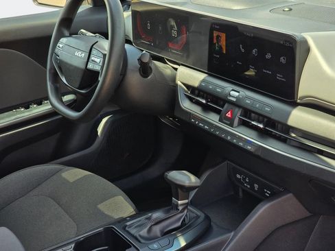 Used 2025 Kia K4 FWD image 35
