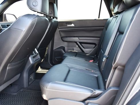 Used 2020 Volkswagen Atlas Cross Sport SE FWD image 22