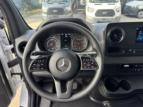 Used 2024 Mercedes-Benz Sprinter 2500 image 45