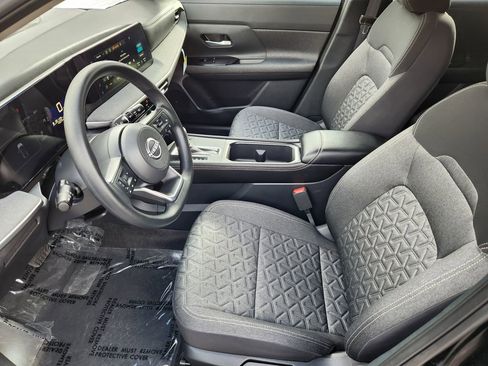 Certified 2025 Nissan Kicks SV image 10