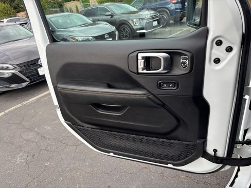 Used 2025 Jeep Wrangler Unlimited Sahara AWD/4WD image 18