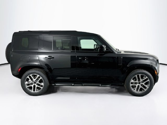 New 2026 Land Rover Defender 110 X-Dynamic SE AWD/4WD image 4