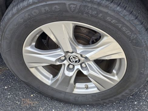 Used 2022 Toyota RAV4 LE image 14