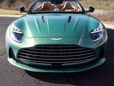 Used 2025 Aston Martin DB12 Volante image 16