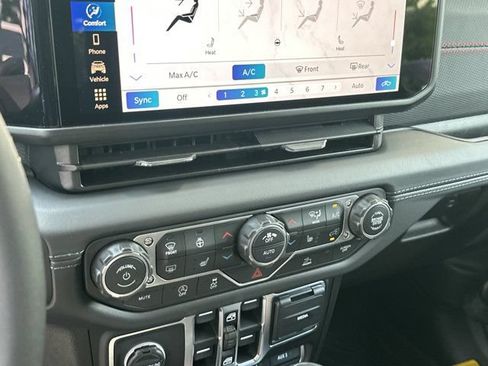 New 2026 Jeep Gladiator Sport AWD/4WD image 25