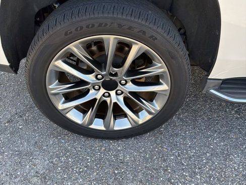Used 2018 Cadillac Escalade Luxury RWD image 15
