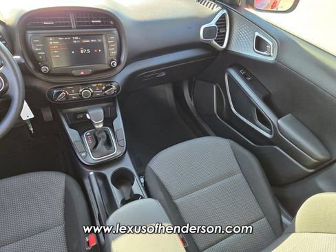 Used 2022 Kia Soul LX FWD image 13