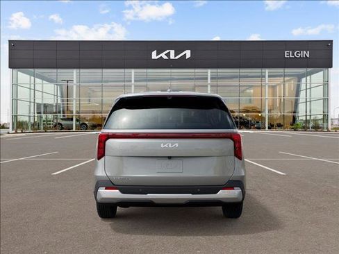 Used 2025 Kia Carnival EX image 5