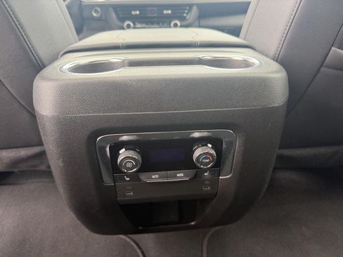 Used 2025 Chevrolet Suburban Premier w/ Sun And Tow Package AWD/4WD image 16