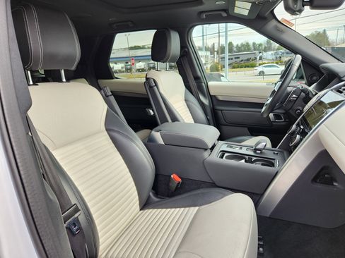 Certified 2023 Land Rover Discovery S R-Dynamic image 16