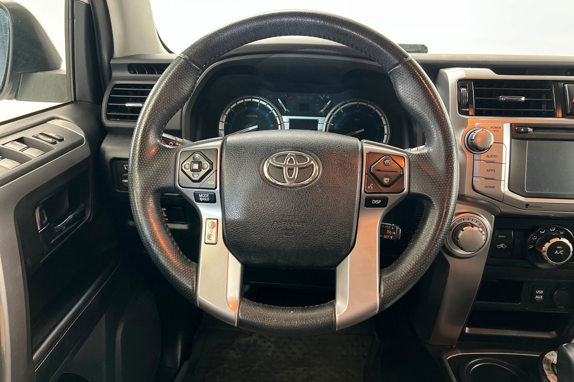 Used 2018 Toyota 4Runner SR5 AWD/4WD image 13