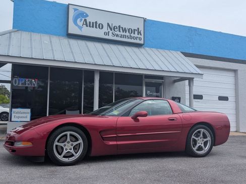 Used 2000 Chevrolet Corvette Coupe w/ Roof Pkg RWD image 1