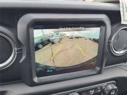 Used 2023 Jeep Wrangler Sahara image 15