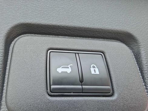 Used 2023 Nissan Rogue SV w/ SV Premium B Package AWD/4WD image 10