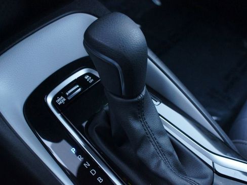 Certified 2025 Toyota Corolla SE image 10