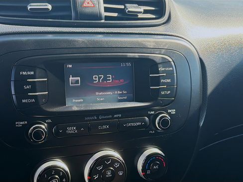 Used 2015 Kia Soul + image 12