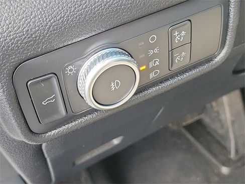 Used 2021 Ford Explorer XLT w/ Equipment Group 202A image 8