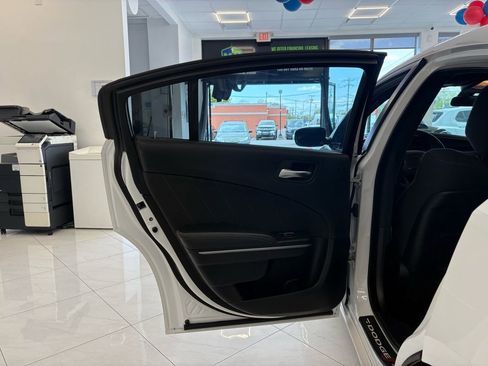 Used 2019 Dodge Charger SXT RWD image 35