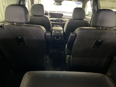 Certified 2025 Buick Enclave Sport Touring AWD/4WD image 17