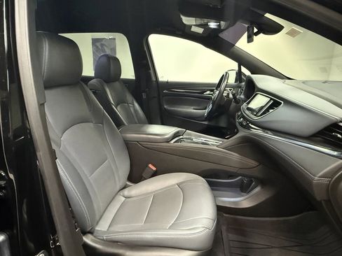 Used 2023 Buick Enclave Essence image 15