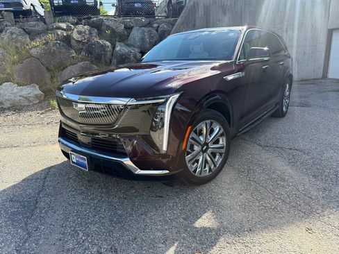 Used 2025 Cadillac Escalade IQ Luxury 1 w/ LPO, Radiant Package AWD/4WD image 2