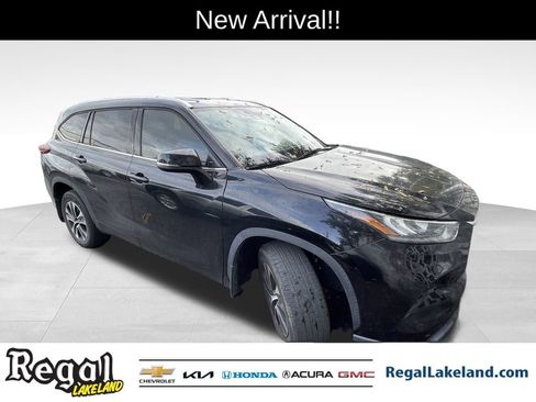 Used 2020 Toyota Highlander XLE image 1
