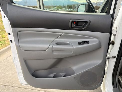 Used 2013 Toyota Tacoma 4x4 Double Cab w/ TRD Sport Pkg image 13