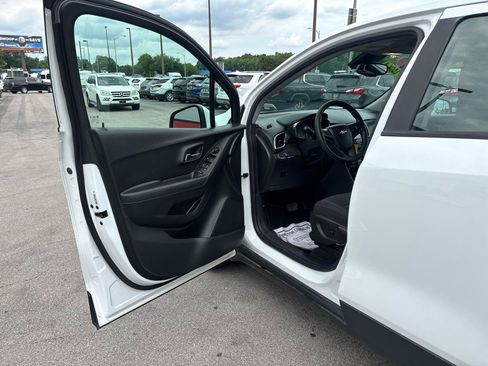 Used 2017 Chevrolet Trax LS FWD image 15