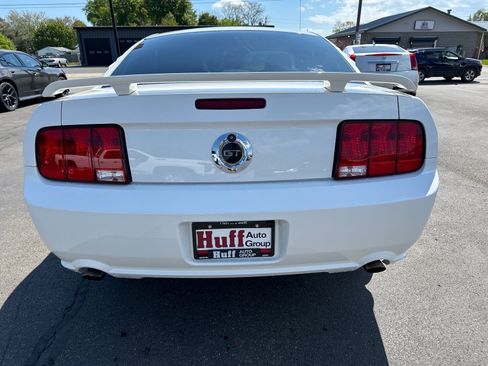Used 2006 Ford Mustang GT RWD image 4