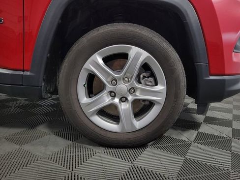 Used 2023 Jeep Compass Latitude image 10