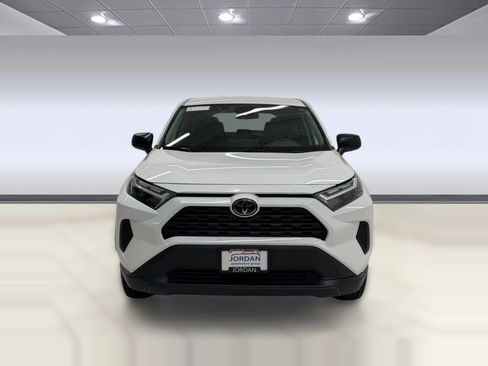 Used 2024 Toyota RAV4 LE AWD/4WD image 5