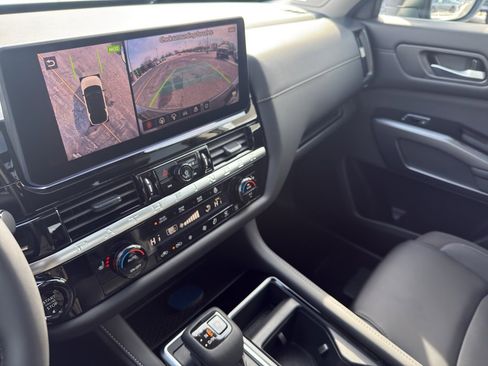 New 2026 Nissan Pathfinder SL image 21