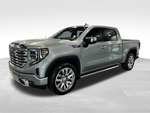 Used 2023 GMC Sierra 1500 Denali w/ Denali Reserve Package AWD/4WD image 3